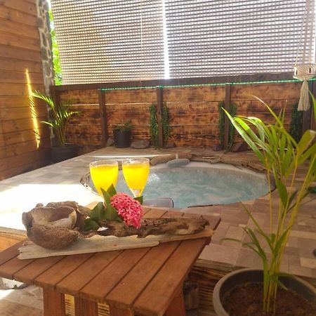 Kami Lodge F3 Jacuzzi Riviere-Salee 외부 사진
